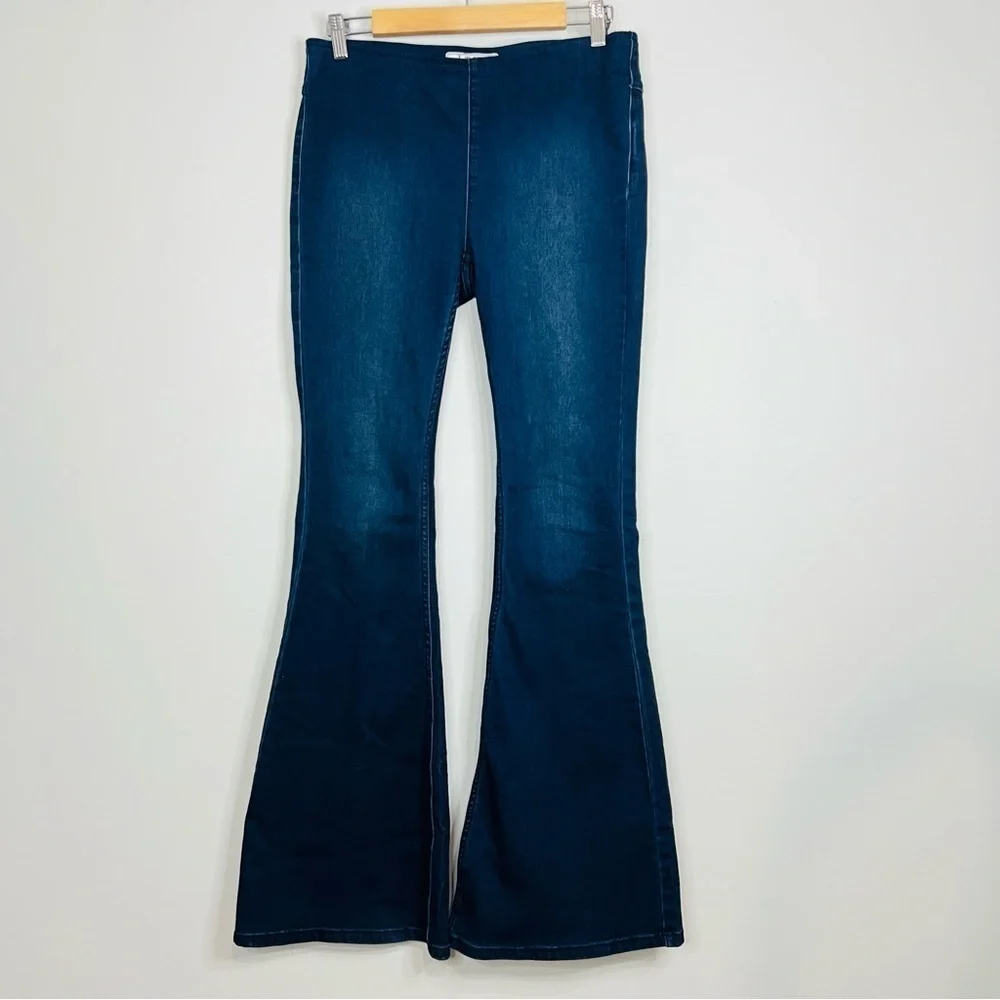 Free People penny Blue Flare wide  Leg Jeans size 28
